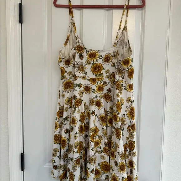 Forever 21 Yellow Floral plus size Dress - Picture 4 of 5